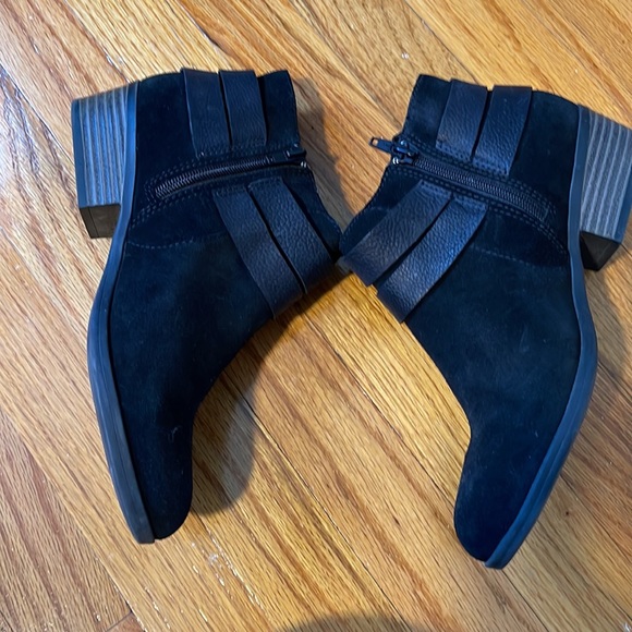 EUC Clark’s Bootie - size 7.5 - Picture 3 of 7